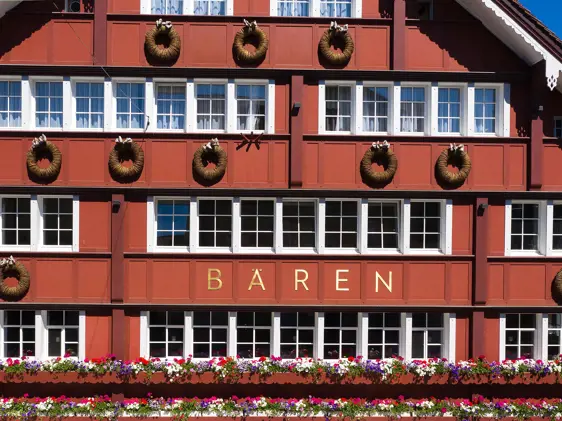 Appenzeller Huus Hotel Bären Gonten Restaurant Bärenstobe Fassade Reto Guntli